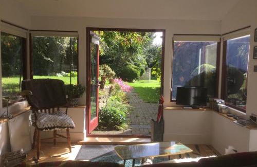 Pewsey Appartement | Unique Artists studio with a private garden.