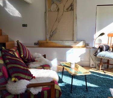 Pewsey Appartement | Unique Artists studio with a private garden.