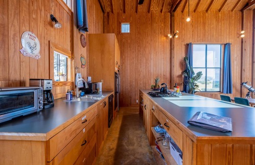 Johnson City Maison | Unique barn on a 60 acre ranch with stunning views