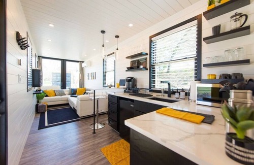 Waco Appartement | Charming Container Home with Rooftop in Waco