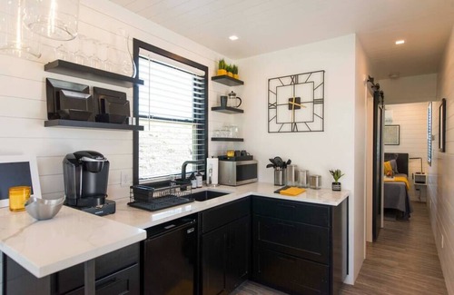 Waco Appartement | Charming Container Home with Rooftop in Waco