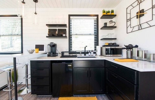 Waco Appartement | Charming Container Home with Rooftop in Waco