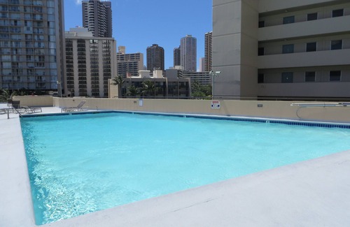 McCully - Moiliili Appartement | Unique Corner Studio Condo Incredible Ocean and Canal Views!