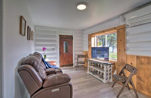 Crescent City North Maison | Unique Dog-Friendly Log Cabin Short Walk to Ocean