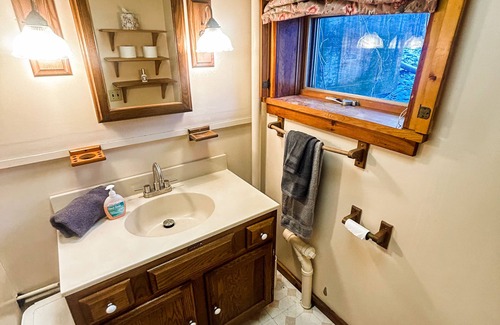 Spencer Autre | Unique forest vacation home on 70 acres of nature. A pond, creeks and more!