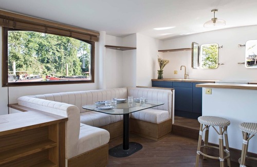 17th Arrondissement Batignolles-Monceau Location De Bateaux | L’Escale sur Seine - Timonerie - Spa privé et parking gratuit