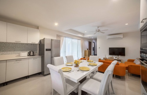 Ban Saiyuan Villa | Villa de style grec unique située au sud de l'île de Phuket