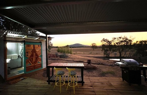 Bonegilla Maison | Unique Hideaway with Peaceful Private views in central heart of north east Vic