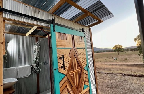 Bonegilla Maison | Unique Hideaway with Peaceful Private views in central heart of north east Vic