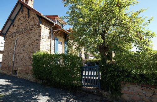 Saint-Honore-les-Bains Maison | Maison de vacances unique à Saint-Honoré-les-Bains