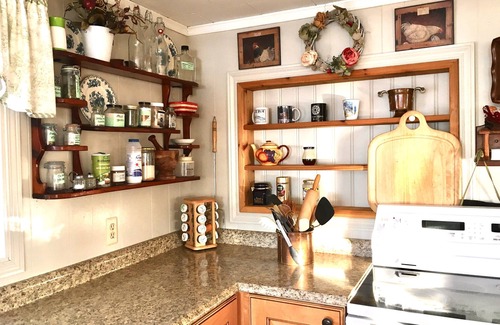 Havelock-Belmont-Methuen Cottage | Unique Little Island Cottage Getaway with Stunning Views.