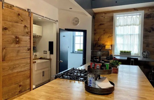 Glens Falls Appartement | Unique Loft Downtown Glens Falls