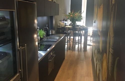 Red Light District Appartement | unique, luxueux, vue sur le canal, chambre centrale et calme, expérience de vie,