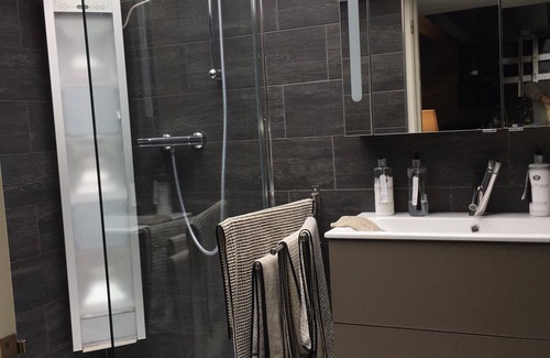 Red Light District Appartement | unique, luxueux, vue sur le canal, chambre centrale et calme, expérience de vie,