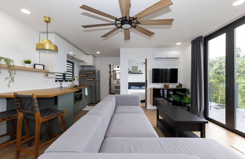 Cienaga Alta Maison | Unique modern container home perched in the lush mountains of Rio Grande.
