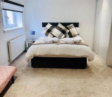 Motherwell Appartement | Unique Modern Studio Apartment