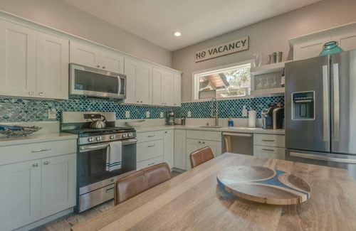 Lakeridge Appartement | Unique studio moderne avec le vieux Tahoe un charme!