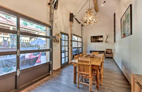 Red River Maison | Unique Mtn Getaway with Stunning Outdoor Area!