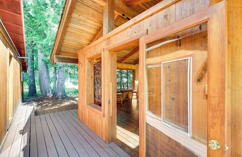 Nordman Cabine | Unique Nordman Retreat 1 Mi to Priest Lake!