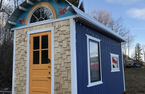 Chatham Maison | Unique Off-grid stay in the heart of the White Mountain National Forest
