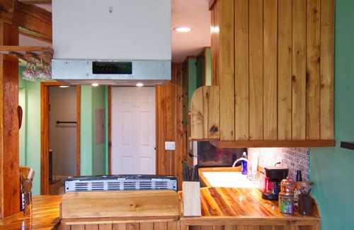 Wildwood Maison | Unique Outdoorman's Dream! 25 Minutes to Chattanooga! Full Kitchen! Unique Stay