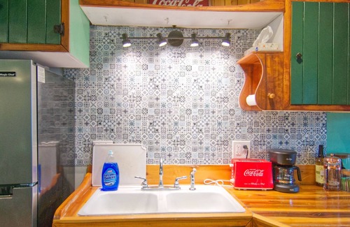 Wildwood Maison | Unique Outdoorman's Dream! 25 Minutes to Chattanooga! Full Kitchen! Unique Stay