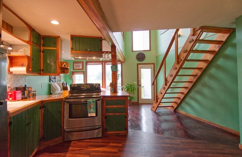 Wildwood Maison | Unique Outdoorman's Dream! 25 Minutes to Chattanooga! Full Kitchen! Unique Stay