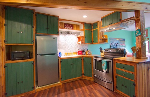Wildwood Maison | Unique Outdoorman's Dream! 25 Minutes to Chattanooga! Full Kitchen! Unique Stay