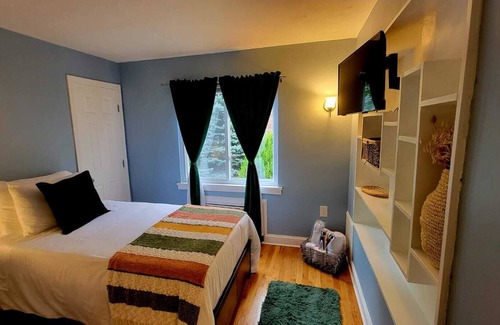 West Roxbury Appartement | Unique & Peaceful Boston Home (Free Parking)