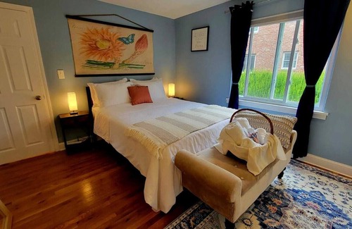 West Roxbury Appartement | Unique & Peaceful Boston Home (Free Parking)
