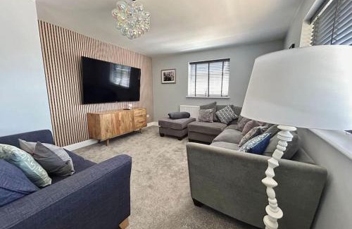 Norwich Maison | Unique Pet Friendly Luxury Retreat With Hot Tub
