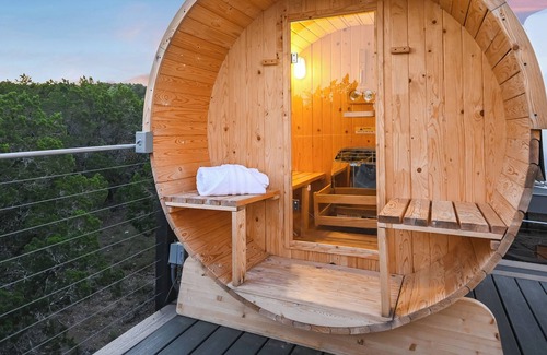 Lago Vista Station Balnéaire | Unique & Plush Eco-Glamping Resort in TX Hill country!