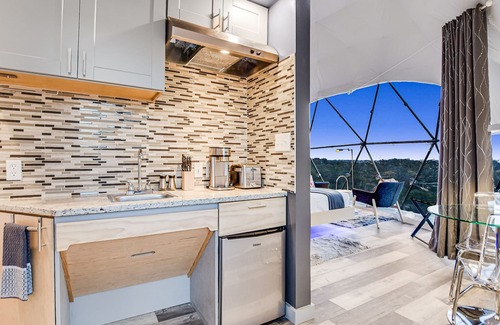 Lago Vista Station Balnéaire | Unique & Plush Eco-Glamping Resort in TX Hill country!