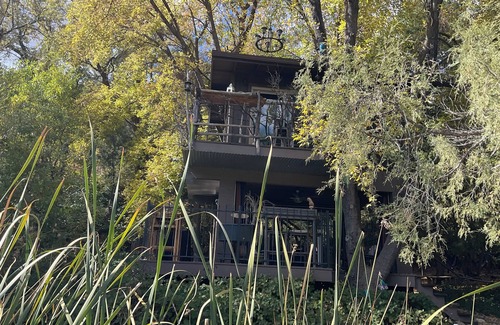 Payson Appartement | Treehouse Studio, fishing, boating and a hot tub and sauna area. Fall Special.