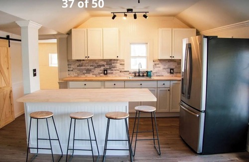 Lyman Maison | Unique rental with two houses on the lake in charming Lyman with AC, WiFi