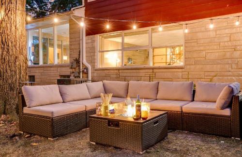 Wheeler Maison | Unique! Retro 1950's wooded retreat near Indiana Dunes National Park