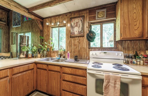 Kalama Cabine | Unique Riverfront Cabin 1 hour north of PDX