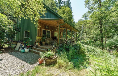 Kalama Cabine | Unique Riverfront Cabin 1 hour north of PDX