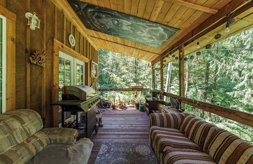 Kalama Cabine | Unique Riverfront Cabin 1 hour north of PDX