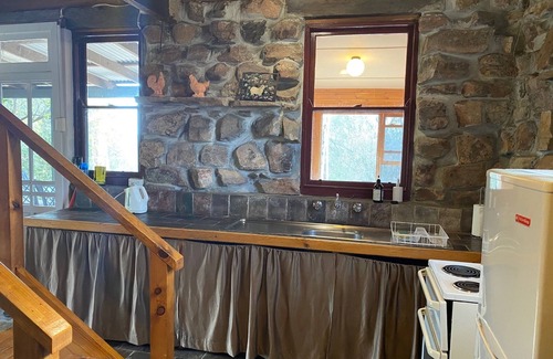Rosebrook Cottage | Rockhouse unique, jacuzzi privé, vue sur la brousse