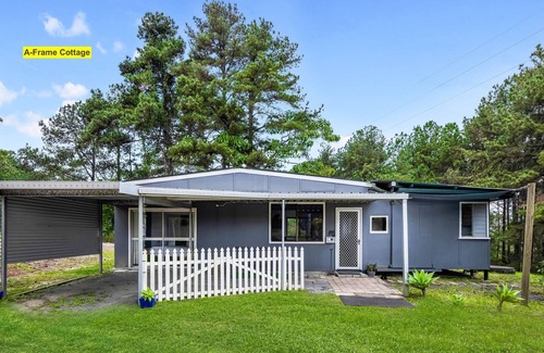 Woombye Cottage | Unique Shed 2 bedrooms and open plan living