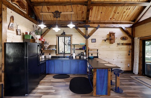 Hackensack Cabine | Unique Timber frame Cabin-lake access-private boat dock