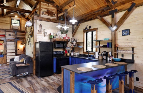 Hackensack Cabine | Unique Timber frame Cabin-lake access-private boat dock