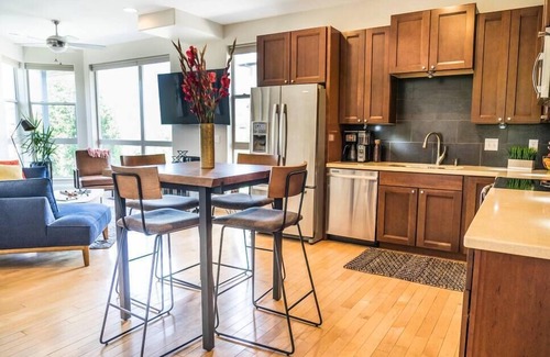 Highland Maison | Maison de ville unique de 4 étages avec bain à remous sur le toit au cœur de Denver