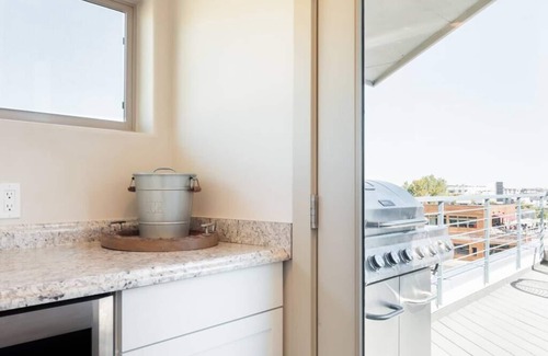Highland Maison | Maison de ville unique de 4 étages avec bain à remous sur le toit au cœur de Denver