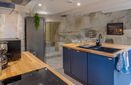 Les Ulmes Cottage | Gîte troglodyte unique avec jacuzzi, billard et jardin, près de Doué La Fontaine et Saumur