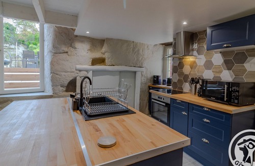 Les Ulmes Cottage | Gîte troglodyte unique avec jacuzzi, billard et jardin, près de Doué La Fontaine et Saumur