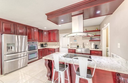 Paradise Maison | UNIQUE VACATION VILLA ON 30K SQ LOT WITH INDOOR HOT TUB SPA