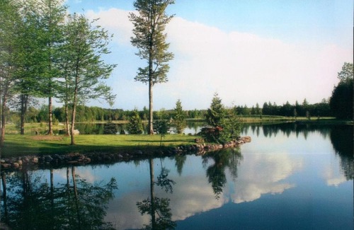 West Grey Maison | Unique, very private log cabin on private lake.