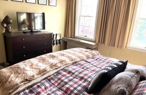 Hancock Appartement | Unique Yeti-Theme Ski On Off Suite Jiminy-Sleeps 4